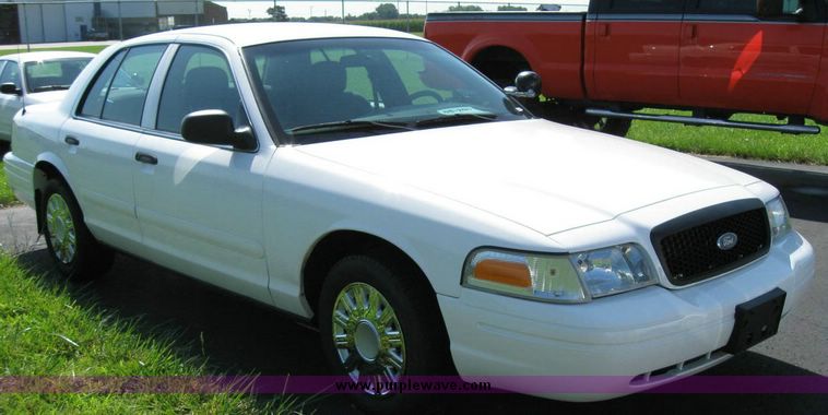 image for item 8172 2005 Ford Crown Victoria Police Interceptor