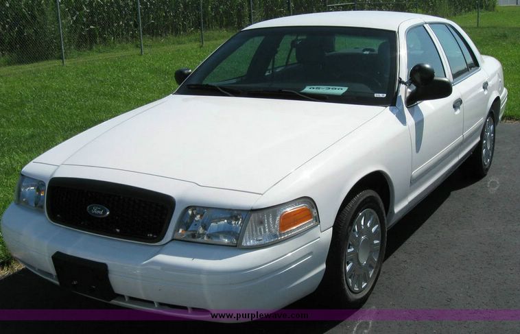 image for item 8172 2005 Ford Crown Victoria Police Interceptor
