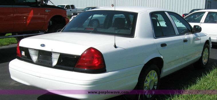 image for item 8172 2005 Ford Crown Victoria Police Interceptor