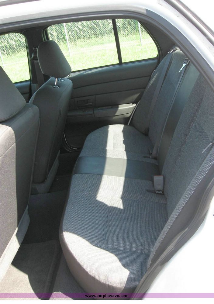 image for item 8172 2005 Ford Crown Victoria Police Interceptor