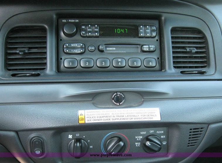 image for item 8172 2005 Ford Crown Victoria Police Interceptor