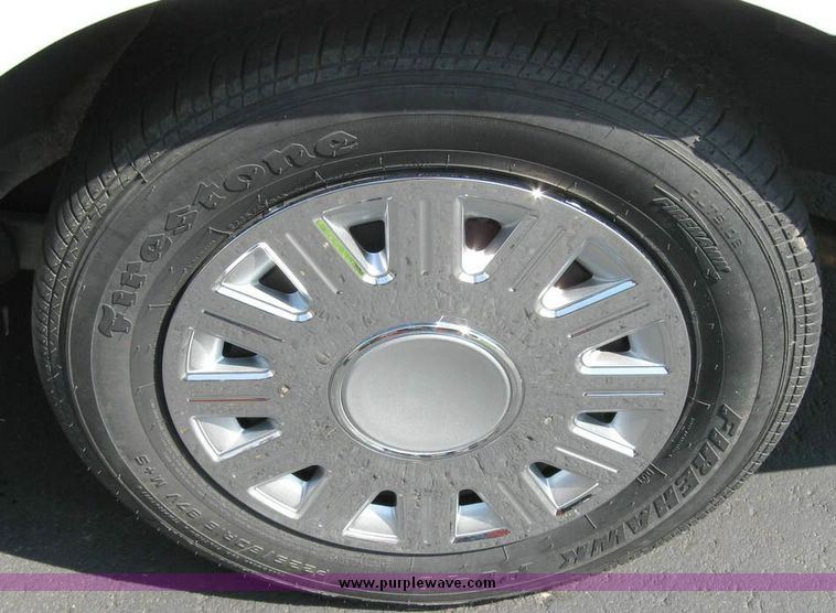 image for item 8172 2005 Ford Crown Victoria Police Interceptor