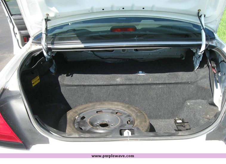 image for item 8172 2005 Ford Crown Victoria Police Interceptor