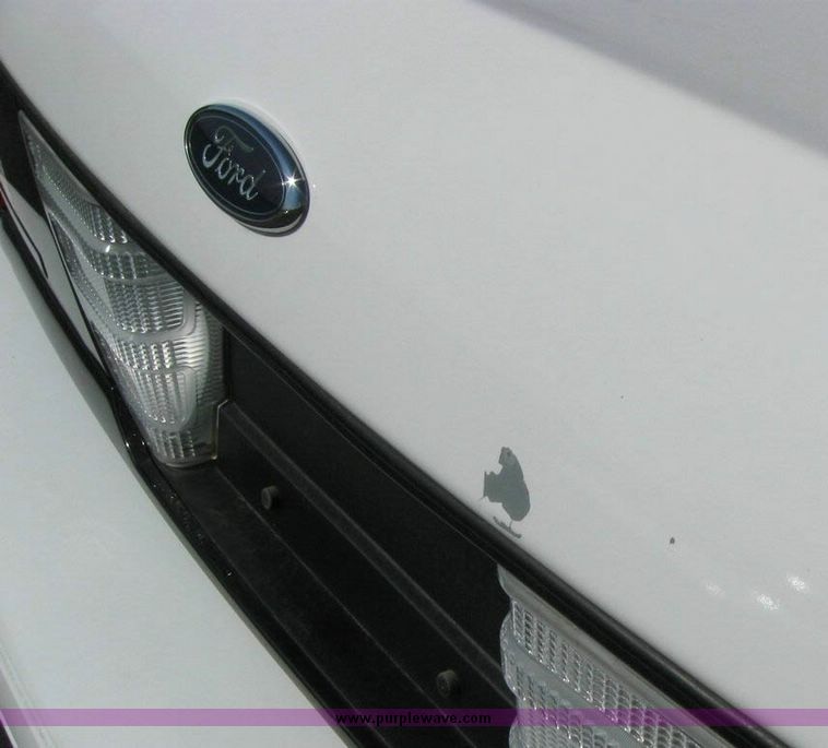 image for item 8172 2005 Ford Crown Victoria Police Interceptor