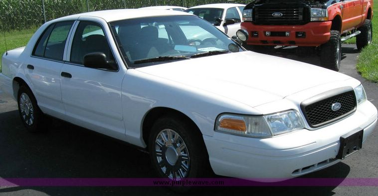 image for item 8173 2005 Ford Crown Victoria Police Interceptor