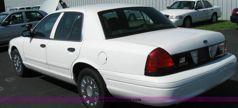 image for item 8173 2005 Ford Crown Victoria Police Interceptor