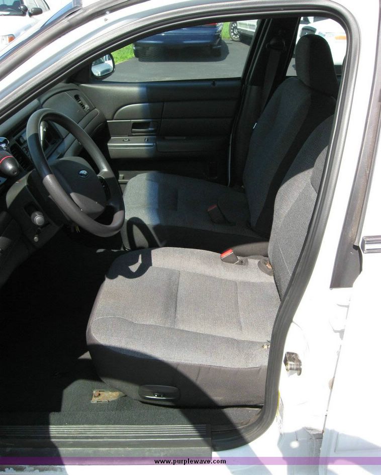 image for item 8173 2005 Ford Crown Victoria Police Interceptor