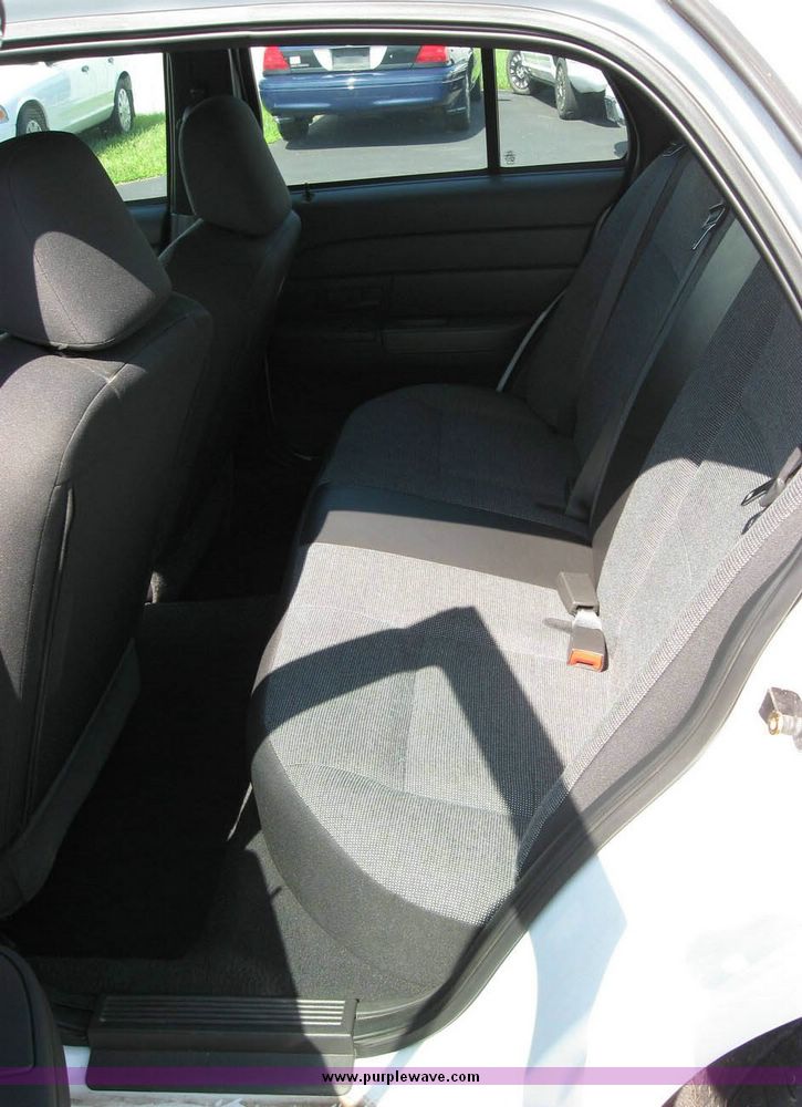 image for item 8173 2005 Ford Crown Victoria Police Interceptor