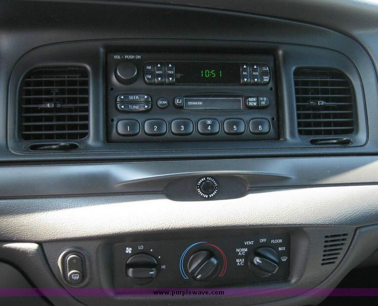 image for item 8173 2005 Ford Crown Victoria Police Interceptor