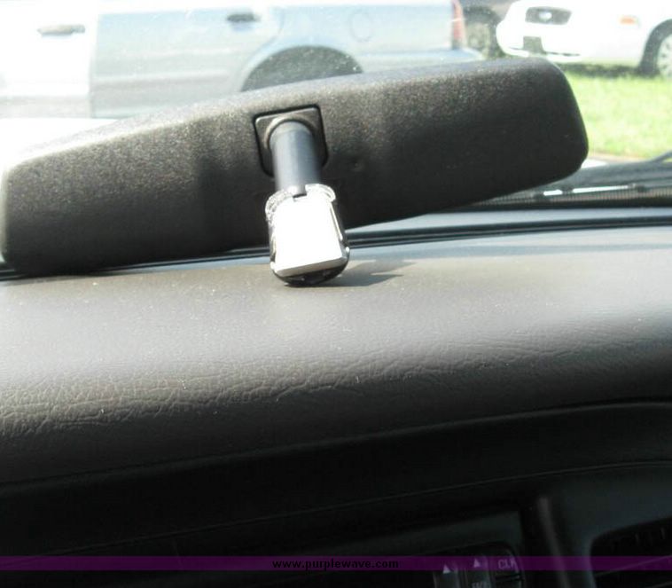 image for item 8173 2005 Ford Crown Victoria Police Interceptor