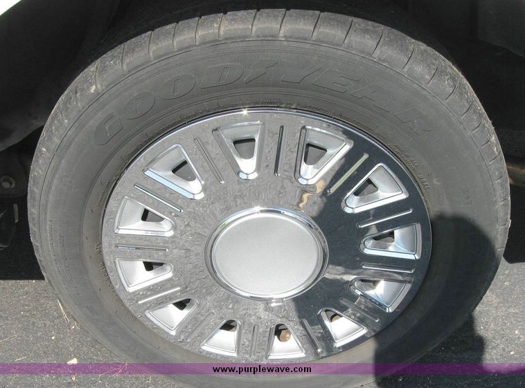 image for item 8173 2005 Ford Crown Victoria Police Interceptor