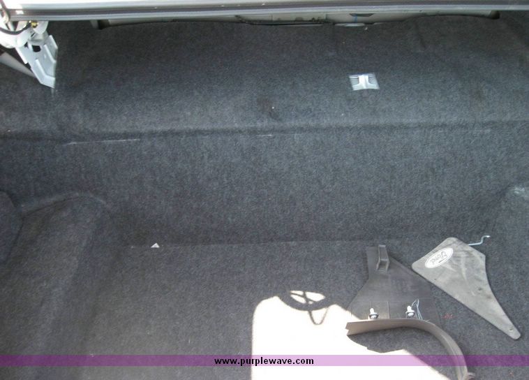 image for item 8173 2005 Ford Crown Victoria Police Interceptor