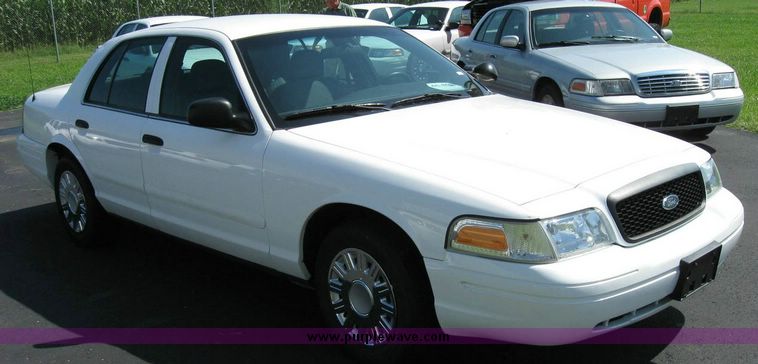 image for item 8175 2005 Ford Crown Victoria Police Interceptor