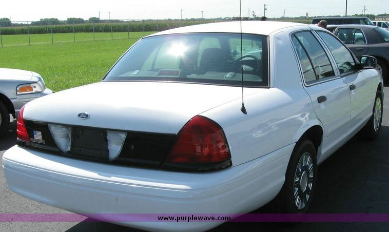 image for item 8175 2005 Ford Crown Victoria Police Interceptor