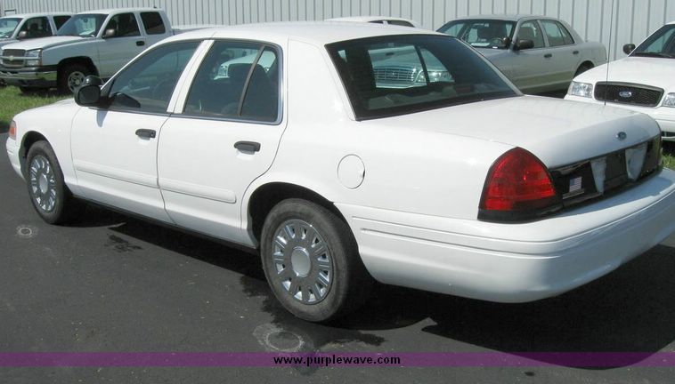 image for item 8175 2005 Ford Crown Victoria Police Interceptor