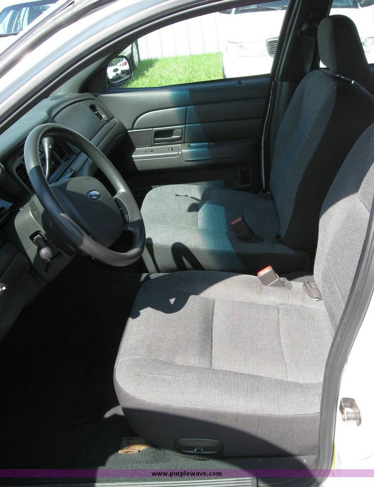 image for item 8175 2005 Ford Crown Victoria Police Interceptor