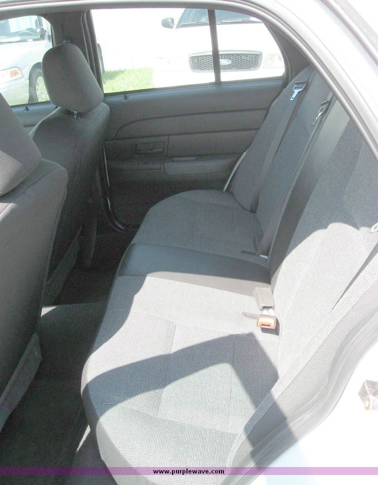 image for item 8175 2005 Ford Crown Victoria Police Interceptor