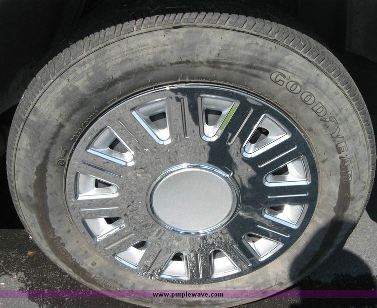 image for item 8175 2005 Ford Crown Victoria Police Interceptor