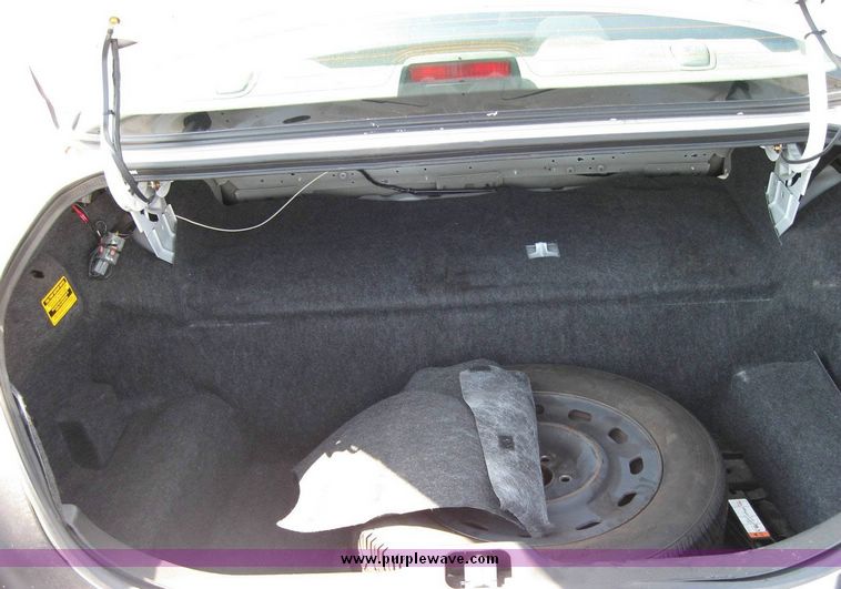 image for item 8175 2005 Ford Crown Victoria Police Interceptor