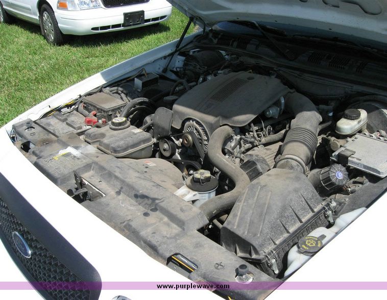 image for item 8175 2005 Ford Crown Victoria Police Interceptor