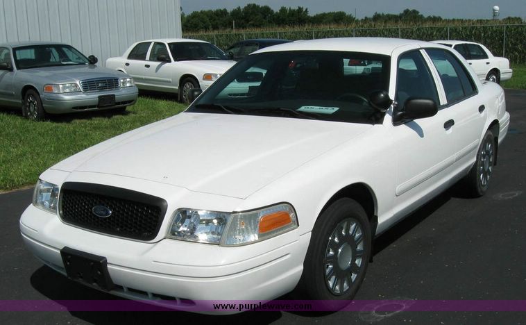 image for item 8176 2005 Ford Crown Victoria Police Interceptor