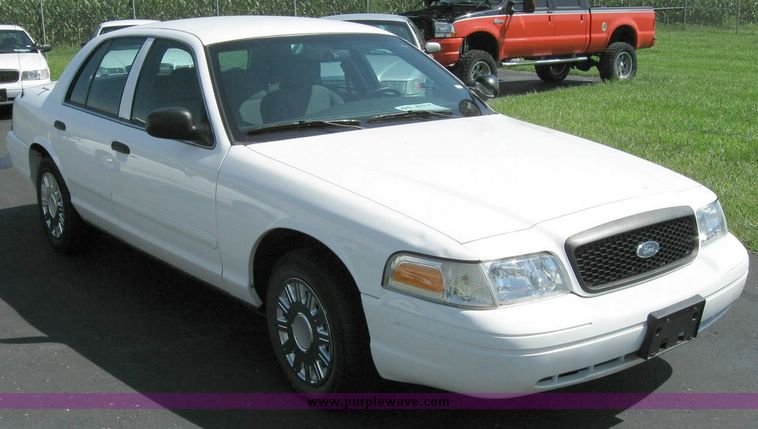 image for item 8176 2005 Ford Crown Victoria Police Interceptor