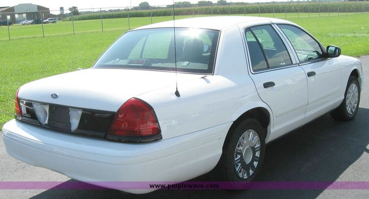 image for item 8176 2005 Ford Crown Victoria Police Interceptor