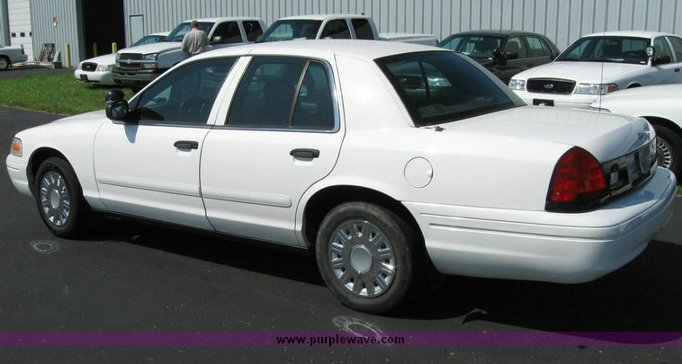 image for item 8176 2005 Ford Crown Victoria Police Interceptor