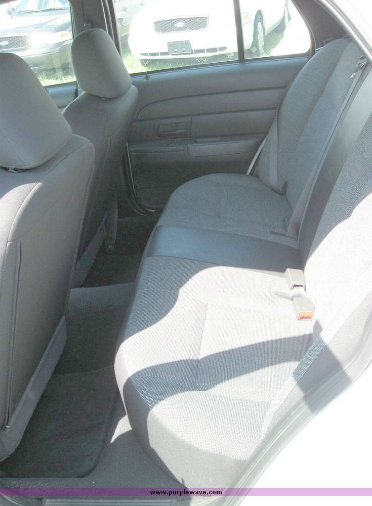 image for item 8176 2005 Ford Crown Victoria Police Interceptor