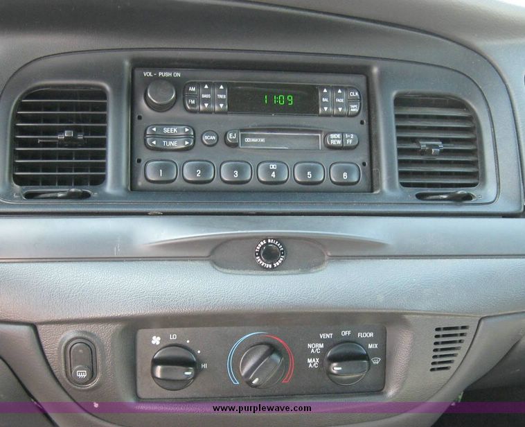 image for item 8176 2005 Ford Crown Victoria Police Interceptor