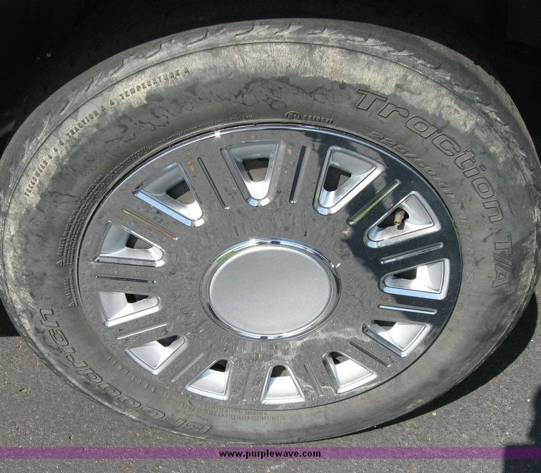 image for item 8176 2005 Ford Crown Victoria Police Interceptor