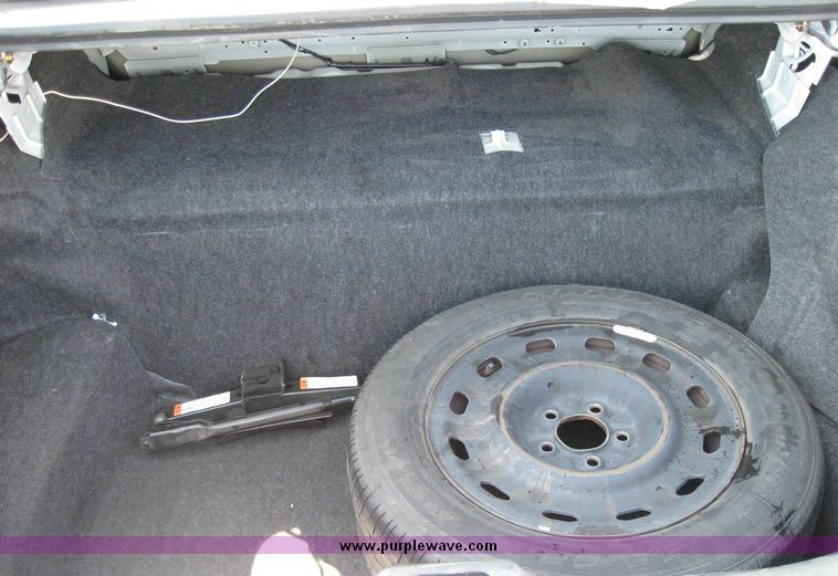 image for item 8176 2005 Ford Crown Victoria Police Interceptor