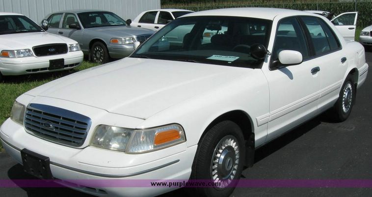 image for item 8177 2000 Ford Crown Victoria Police Interceptor