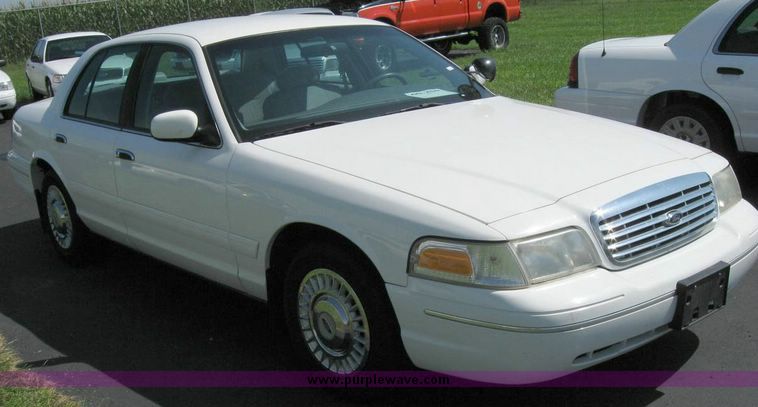 image for item 8177 2000 Ford Crown Victoria Police Interceptor