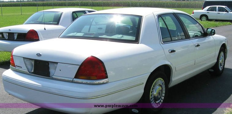 image for item 8177 2000 Ford Crown Victoria Police Interceptor