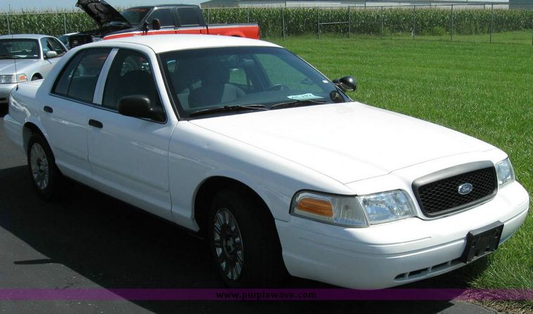 image for item 8178 2005 Ford Crown Victoria Police Interceptor