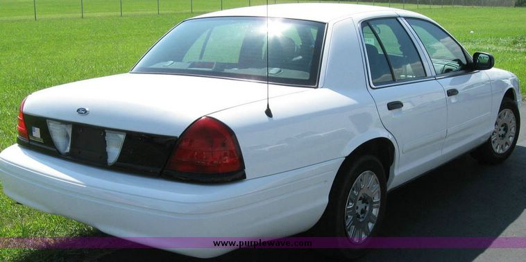 image for item 8178 2005 Ford Crown Victoria Police Interceptor