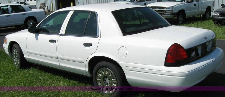image for item 8178 2005 Ford Crown Victoria Police Interceptor