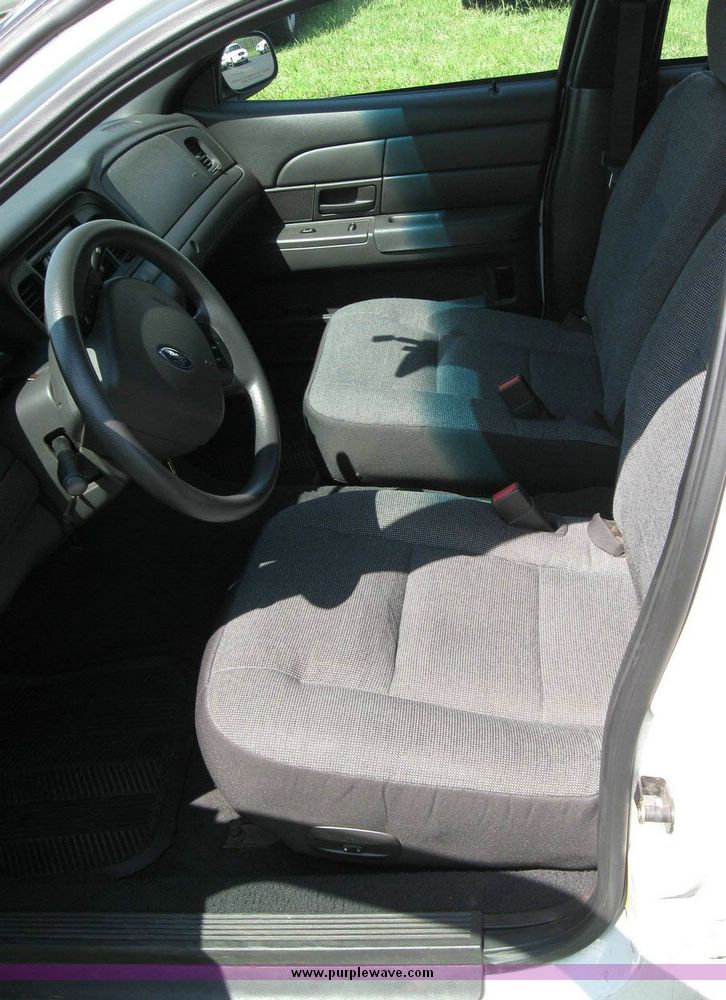 image for item 8178 2005 Ford Crown Victoria Police Interceptor
