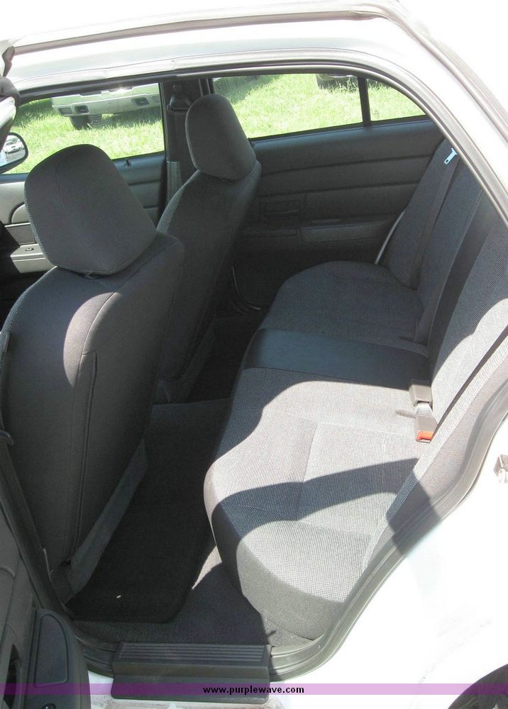 image for item 8178 2005 Ford Crown Victoria Police Interceptor