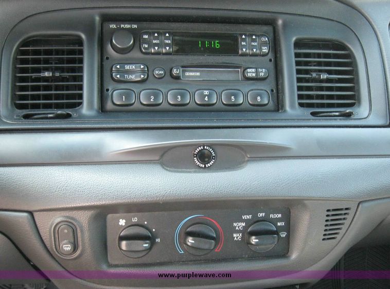 image for item 8178 2005 Ford Crown Victoria Police Interceptor