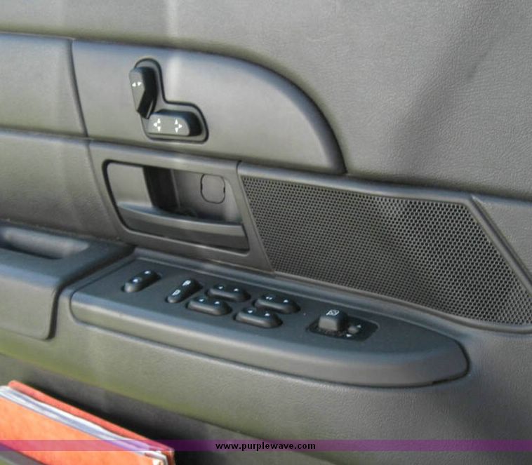 image for item 8178 2005 Ford Crown Victoria Police Interceptor