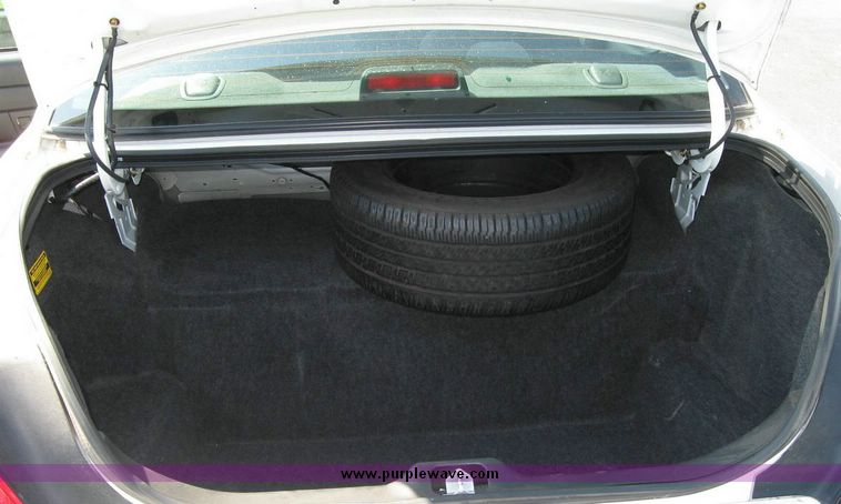 image for item 8178 2005 Ford Crown Victoria Police Interceptor