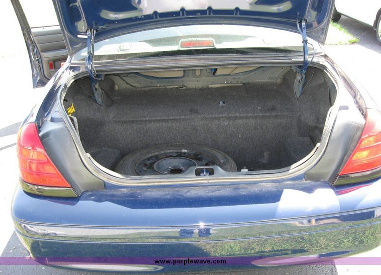 image for item 8179 2003 Ford Crown Victoria Police Interceptor