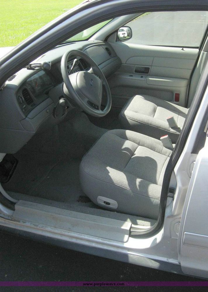 image for item 8181 2003 Ford Crown Victoria Police Interceptor
