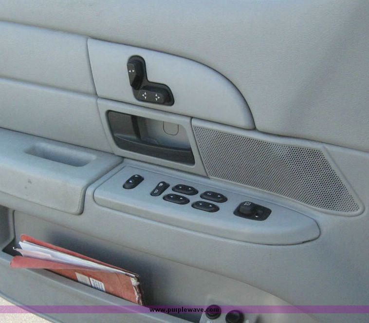 image for item 8181 2003 Ford Crown Victoria Police Interceptor