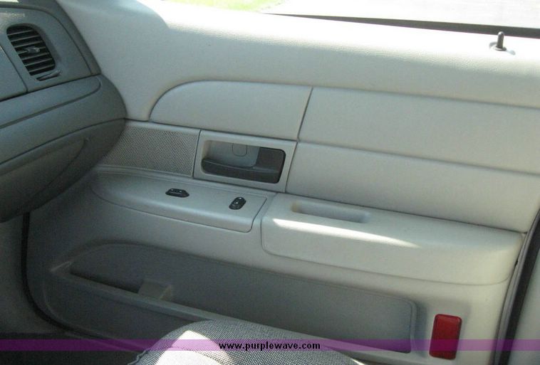 image for item 8181 2003 Ford Crown Victoria Police Interceptor