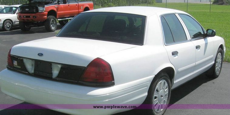 image for item 8182 2006 Ford Crown Victoria Police Interceptor