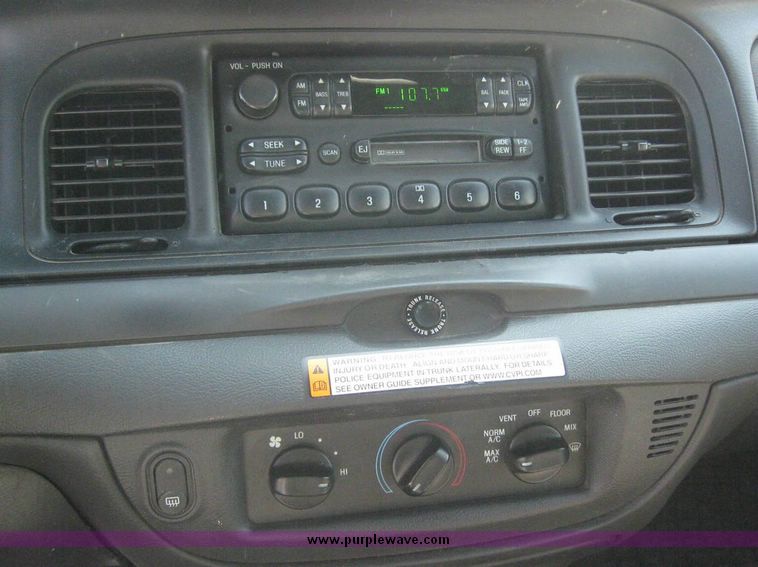 image for item 8182 2006 Ford Crown Victoria Police Interceptor