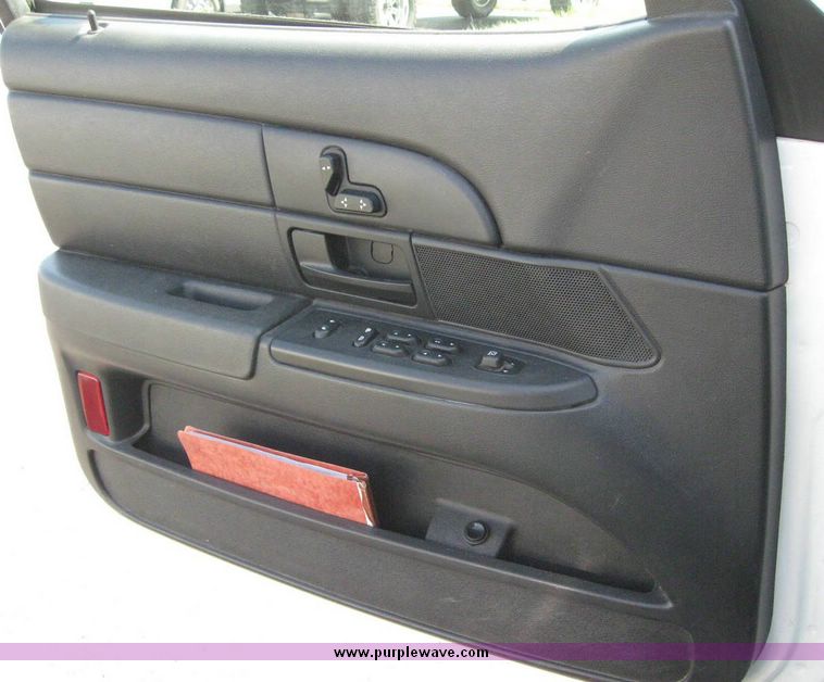 image for item 8182 2006 Ford Crown Victoria Police Interceptor